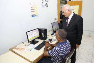 وزير التربية والتعليم يتفقد مركز التصحيح الرئيسي الإلكتروني لامتحانات الثانوية العامة