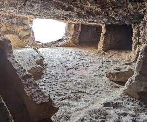 البعثة الأثرية المصرية الإيطالية المشتركة والعاملة في محيط ضريح الأغاخان تنجح في الكشف عن 33 مقبرة عائلية