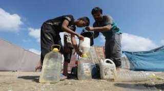 توقف آبار وخزانات المياه المغذية لمناطق النازحين بدير البلح