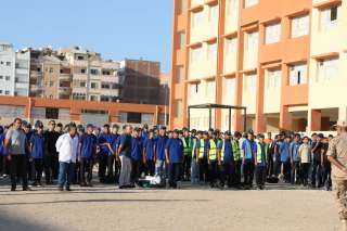 نائب محافظ البحر الأحمر تشهد الطابور الصباحي بالمدرسة الثانوية الصناعية العسكرية بالغردقة