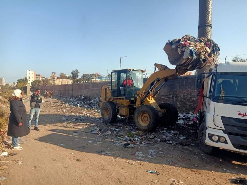 محافظ الدقهلية:رفع 870 طن مخلفات بلدية وأتربة وناتج تقليم أشجار بالمنطقة المركزية.