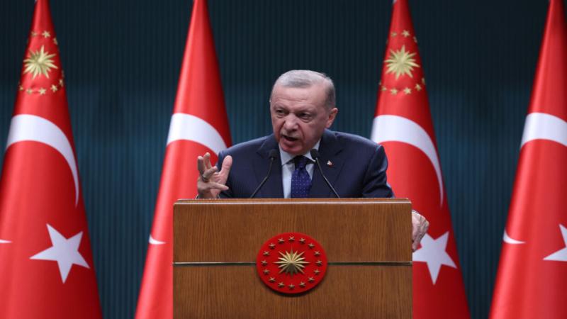 أردوغان: لا نرضى بتفكك سوريا ولا توجد قوة تمنعنا من دفن الإرهابيين مع أسلحتهم