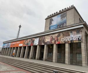 الواجهات الرئيسية لمقر بورصة برلين السياحية الدولية (Messe Berlin) تتزين بشعار الحملات الدعائية للمقصد السياحي المصري ”مصر ... تنوع سياحي لا مثيل له”